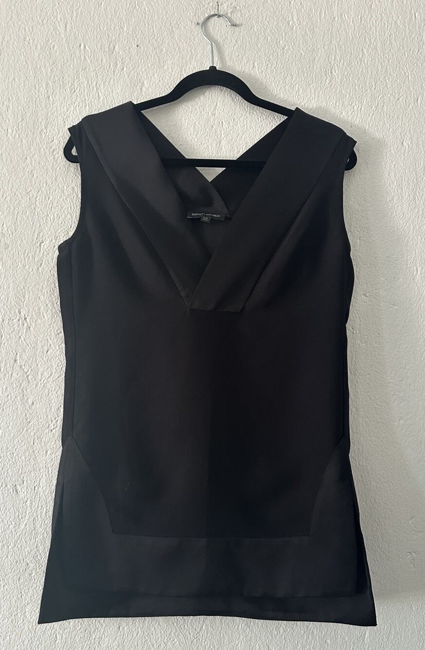 Banana Republic Black Sleeveless Satin Trim V-Neck Blouse Top Office Women's XS